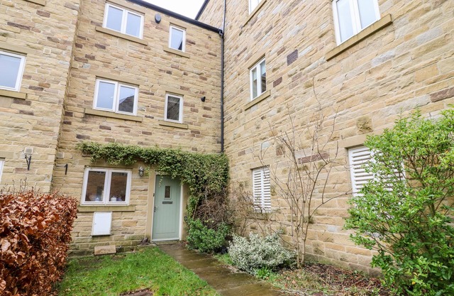 15 TANNERY LANE, pet friendly, with a garden in Embsay