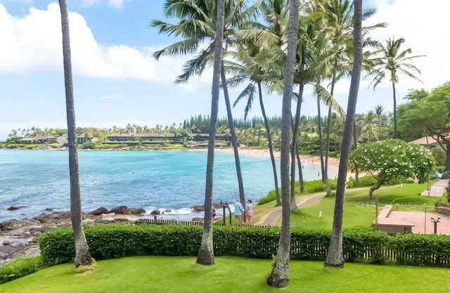157 Ten Star Reviews out of 157, AMAZING, Maui Magic, A206 with AC, BEACHFRONT