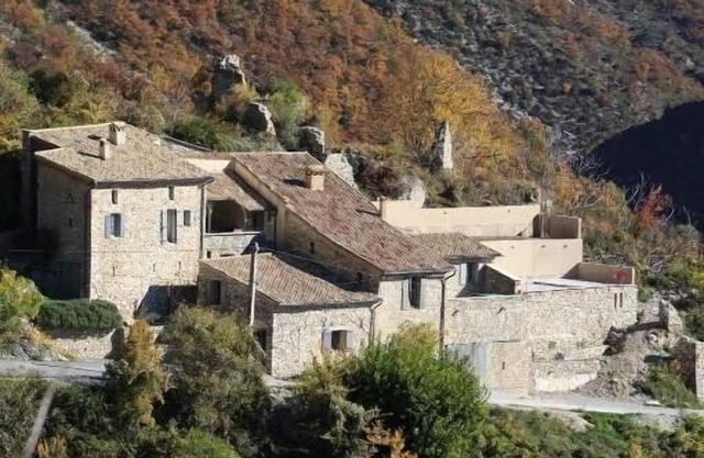 16-person farmhouse in Drôme provençale, Nyons region