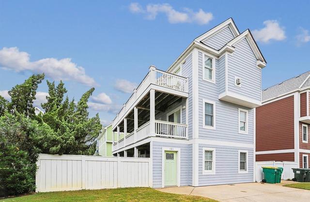 1606 - Shades of Sand, a spacious 4-bed 4.5-bath Corolla, NC, hot tub, perfect for up to 9 guests.