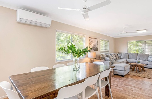 17 Green Valley Drive - Rainbow Beach. Wifi. Walk to town and beach.