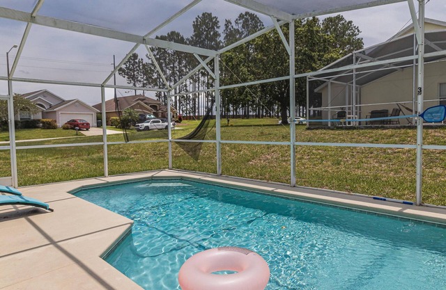 173 Hillside Dr in Davenport