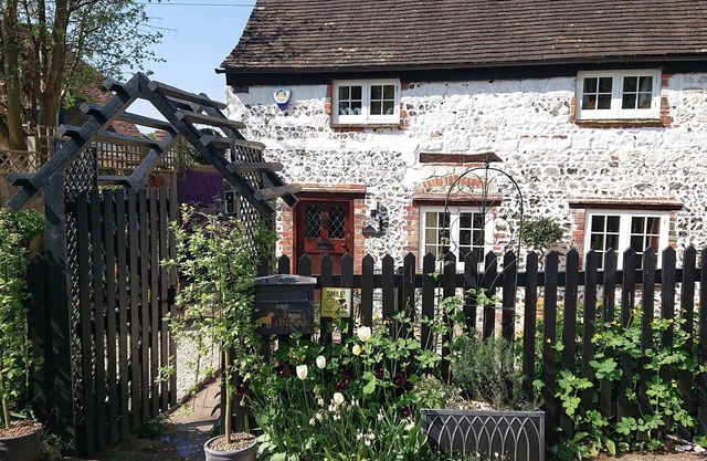 17th Century 2-Bed, Sleeps 4, Free Parking