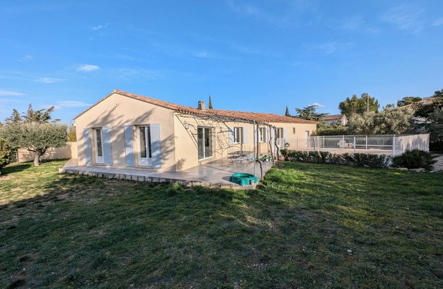 180 m2 air-conditioned villa, private pool, near Avignon