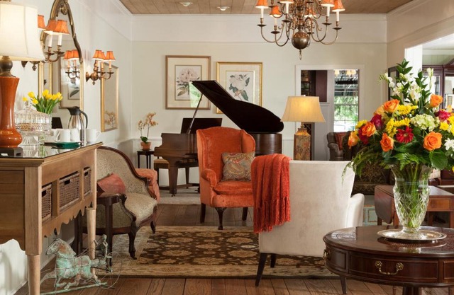 1906 Pine Crest Inn