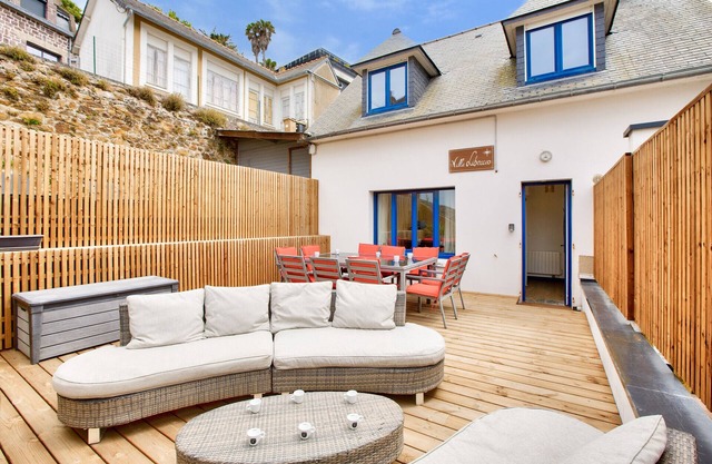 190m from the beach, downtown, house for 8