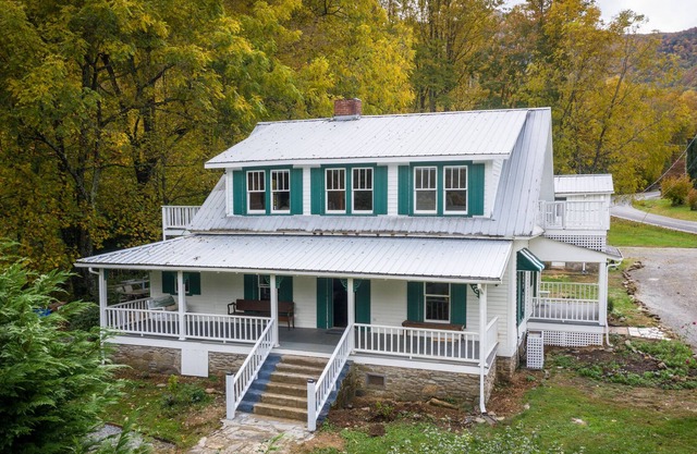 1912* History with 2023 Technology. A Unique Alternative to Cabins. 2nd Pet Free