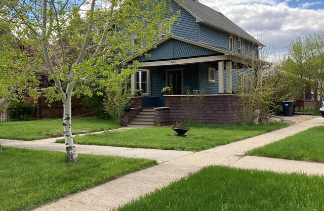 1928 Historic Spacious Victorian Home (Entire House)