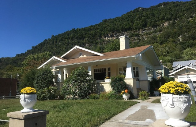 1928 Home in the heart of Cumberland Gap