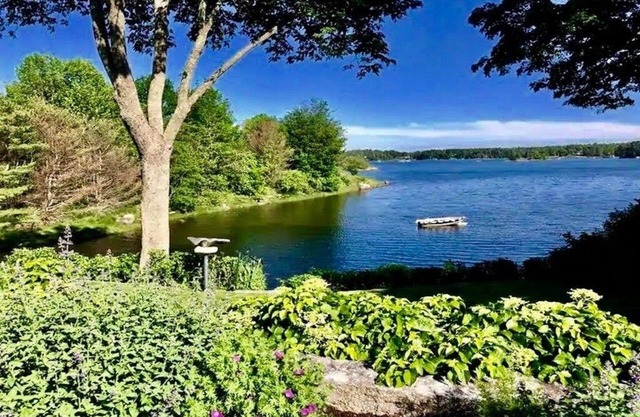 19th C. Waterfront Home in Blue Hill-Exquisite Gardens & Harbor views. Sleeps 10