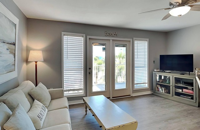 1BD/1BA Condo w. Hall Bunk Bed, Steps from Beach, Pool + Hot Tub