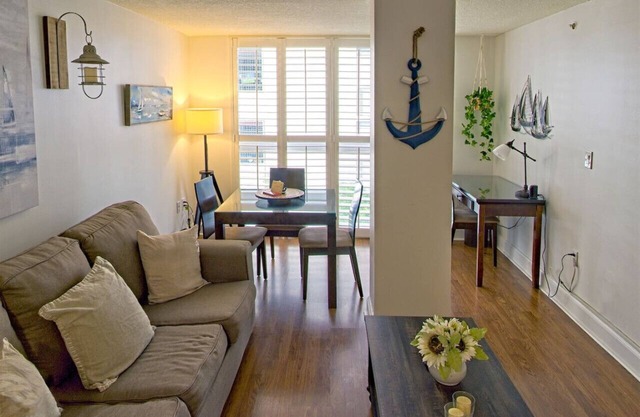 1Bed 1Bath Steps to Marina & CocoWalk in Grove