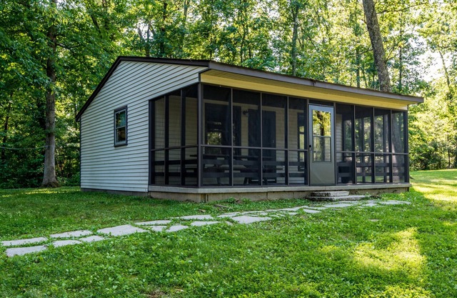 1BR, 1BA cottage
