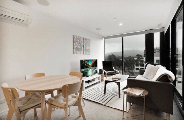 1Br Braddon retreat with mountain views close to restaurants & bars