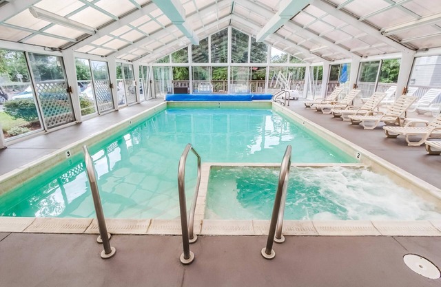 1BR Condo w/Bay Views + Jacuzzi Tub