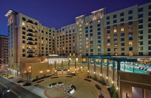 1br Deluxe Condo Fun in Waterfront District
