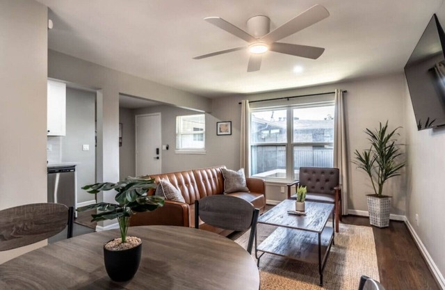 1BR, Private Bath Free Parking , Fast WiFi