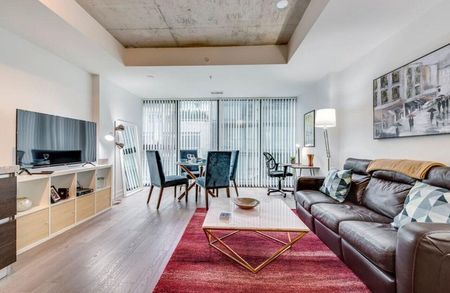 1BR Suite in Popular King West