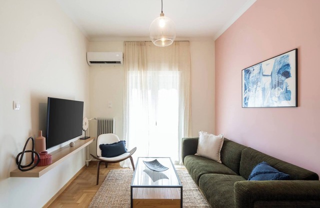 1BR Thiseio Charm | 10 Minutes From Acropolis