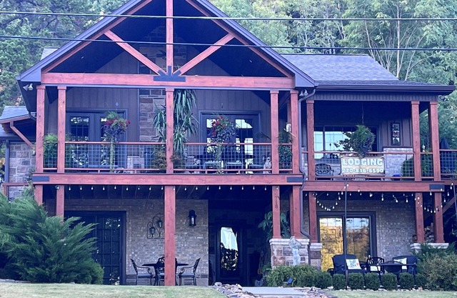 1of2 Bedroom Suites at Lake Barkley Old Kuttawa, KY - w/golf cart