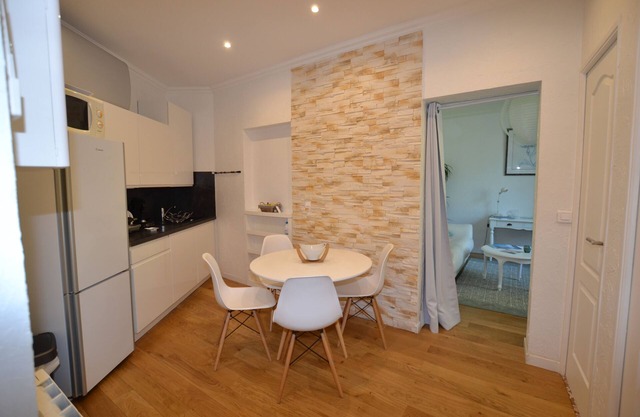 2/3p 900m from the Croisette, in the