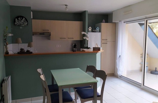 2/4-person apartment in BINIC, south-facing terrace, 200 m from the beach and port