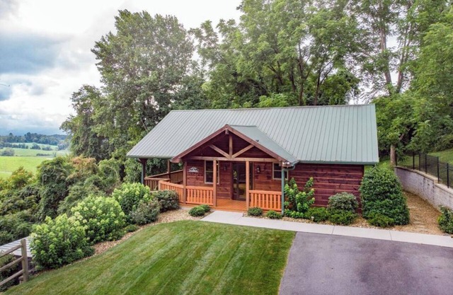 2 Acres of pure paradise with amazing Mountain View’s! Minutes from Emory&Henry