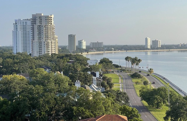 2 Bd/2 Ba Bayshore Blvd Condo|spectacular views of Tampa Bay|Free Parking|Pool