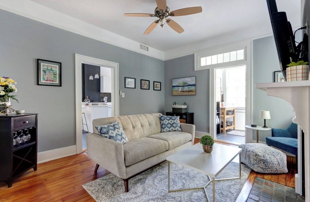 2 bd/2 ba * Sleep 4 * Dog Friendly * Downtown Savannah