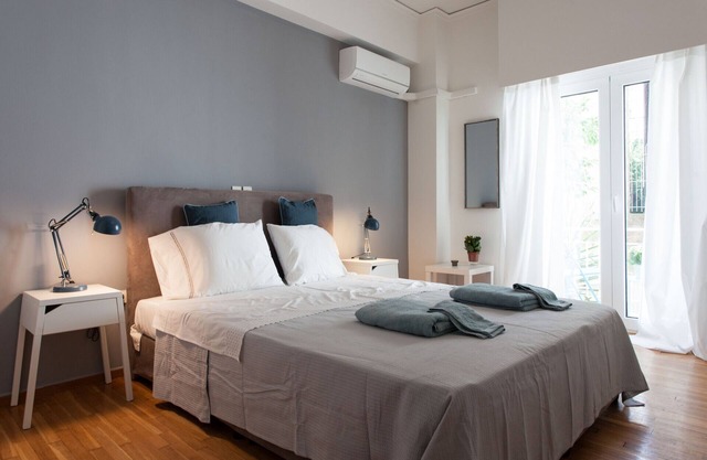 2 bdrm apt for up to 6 guests next to Acropolis museum