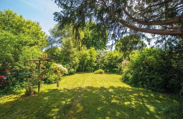 2 bed 1 bath entire bungalow upper level. London south