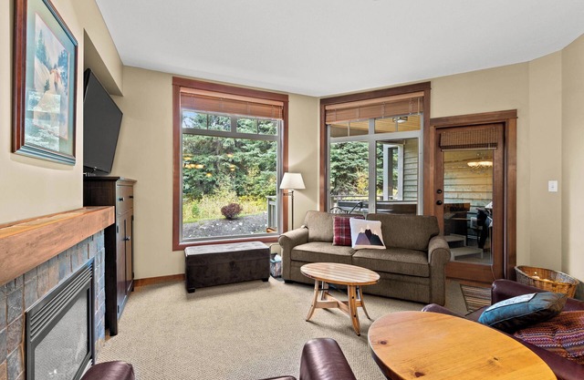 2 Bed, 2 Bath Condo Ski-in & Ski-out With Chairlift & Golf Course Steps Away!