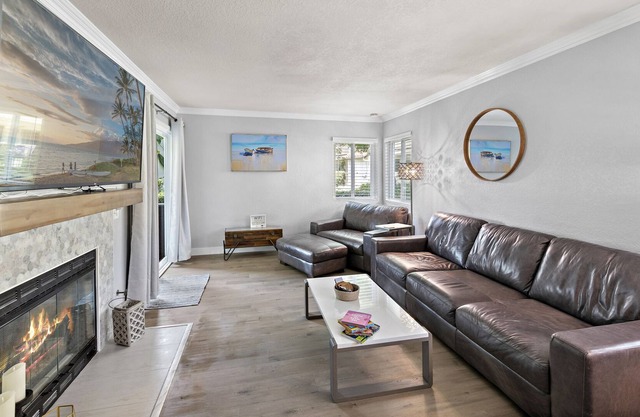 2 bed/2bath fully stocked Dana Point condo only .8 miles to the beach!