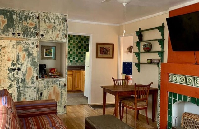 2 bed and pullout sofa kids and dogs welcome