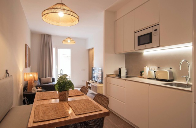 2-Bed Apartment close to Camp Nou