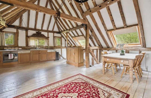2-Bed Barn Escape + Private Drive & Gardens