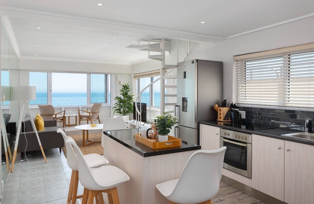 2 Bed Beachfront Gem with stunning Ocean views