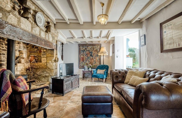 2 bed Cotswold Stone Cottage -Pyatt's Pad