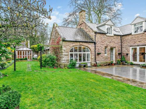 2 Bed in Pencombe 27478
