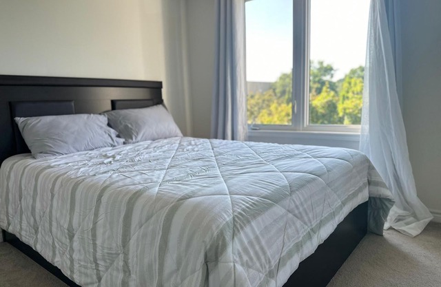 2 bed room 2 bathroom Cozy town house