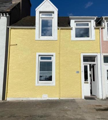 2 Bed seafront cottage in Portpatrick