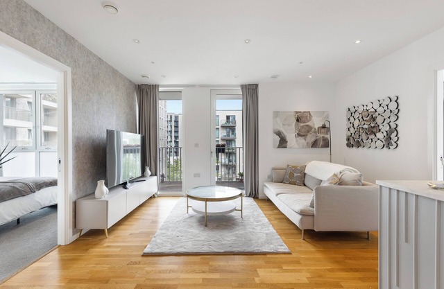 2 Bed-Sleeps 4-Balcony-Family Friendly