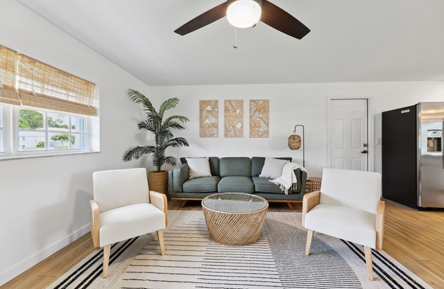 2 Bed Tropical Oasis Near Beach