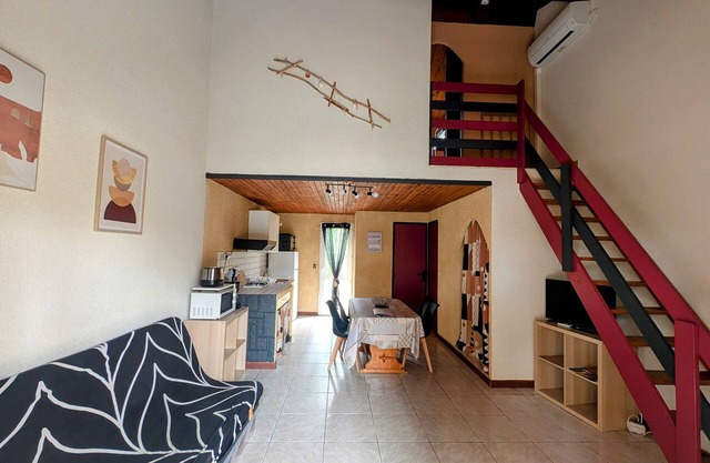 2-Bedroom Gite, Air Conditioning, Pool, Near Sigean
