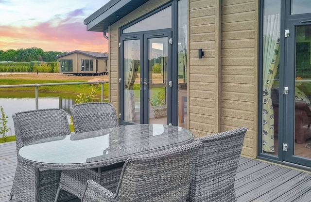 2 bedroom accommodation in Thorney, Nr Lincoln