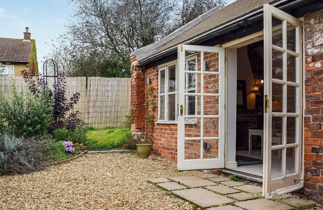 2 bedroom accommodation in Waltham on the Wolds, near Leicestershire