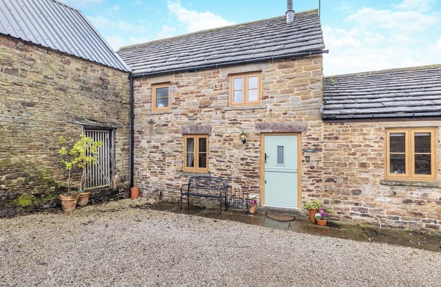 2 bedroom accommodation in Cutthorpe, near Chesterfield