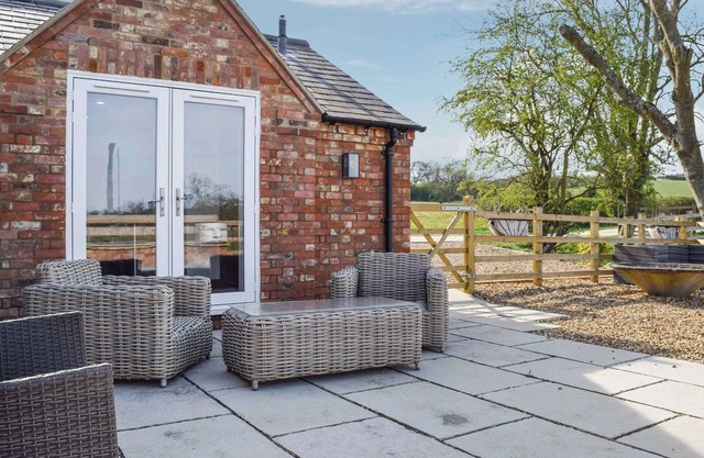 2 bedroom accommodation in West Haddon