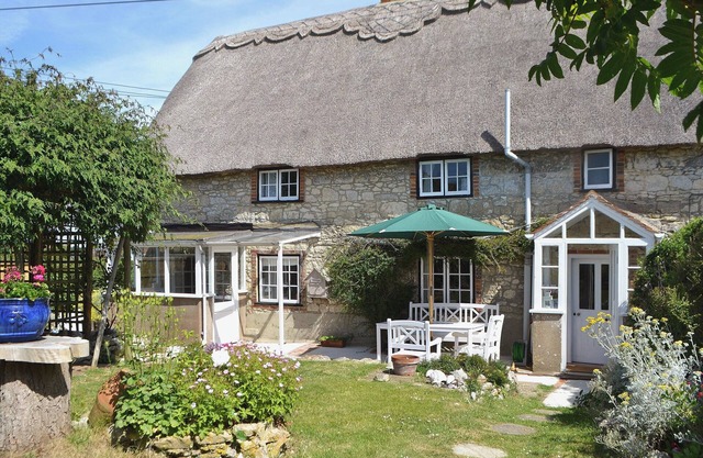 2 bedroom accommodation in Wellow, near Yarmouth