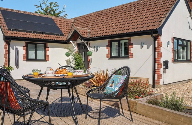 2 bedroom accommodation in Somerset, near Chard